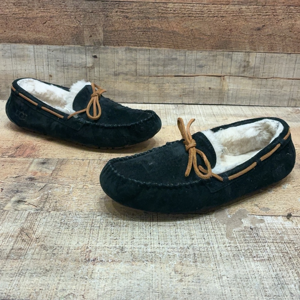 UGG 5612 Slippers Womens Size 9 40 Black Suede Shearling Lined Moccasin Shoes